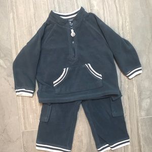 Old Navy fleece sweatsuit great condition 12-18 mo